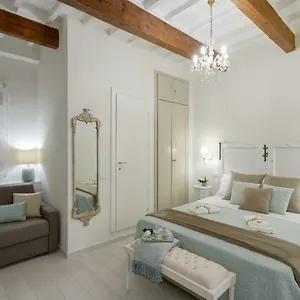Accademia Gallery Charming Florencia
