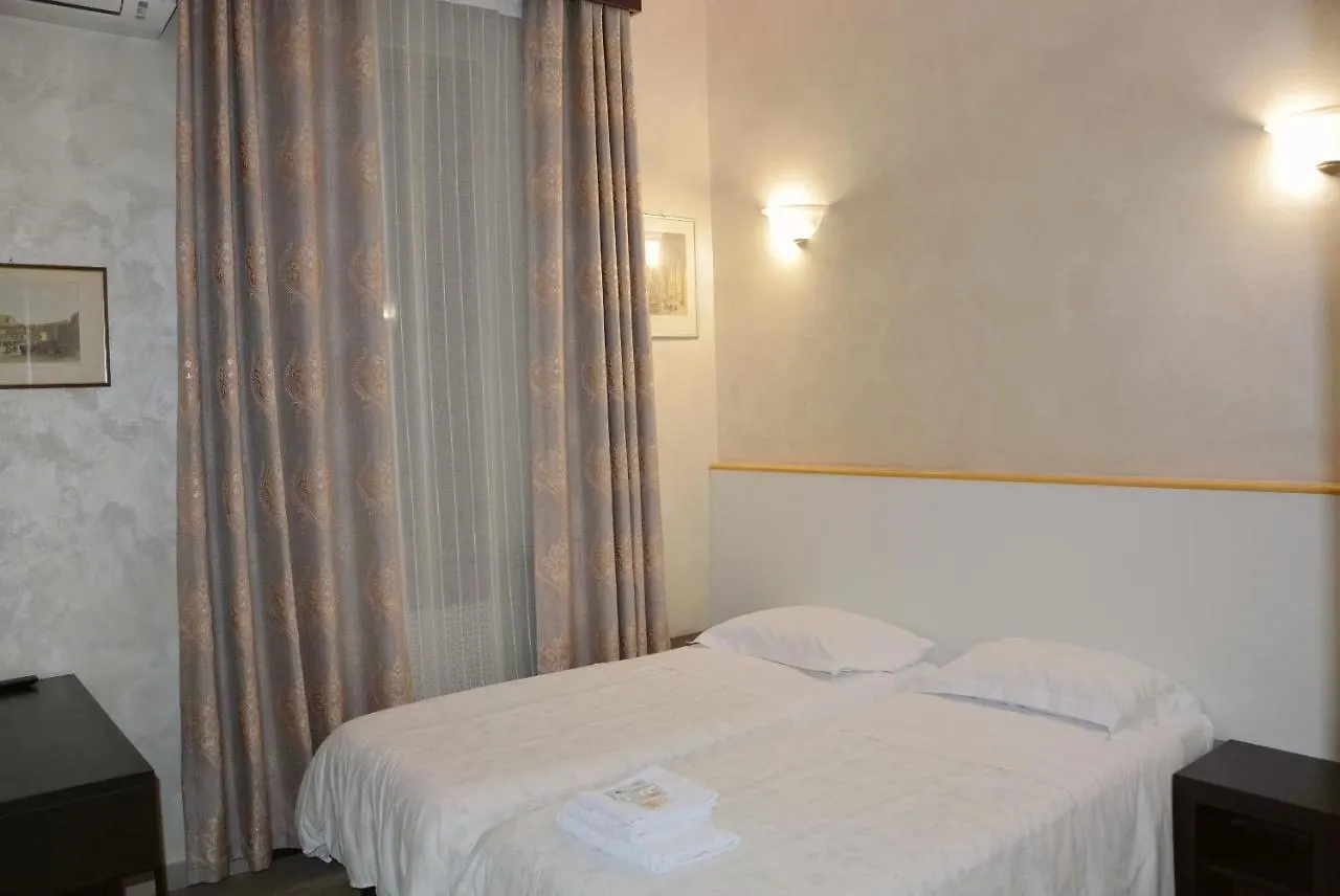 Guest house Roma Carina Hotel