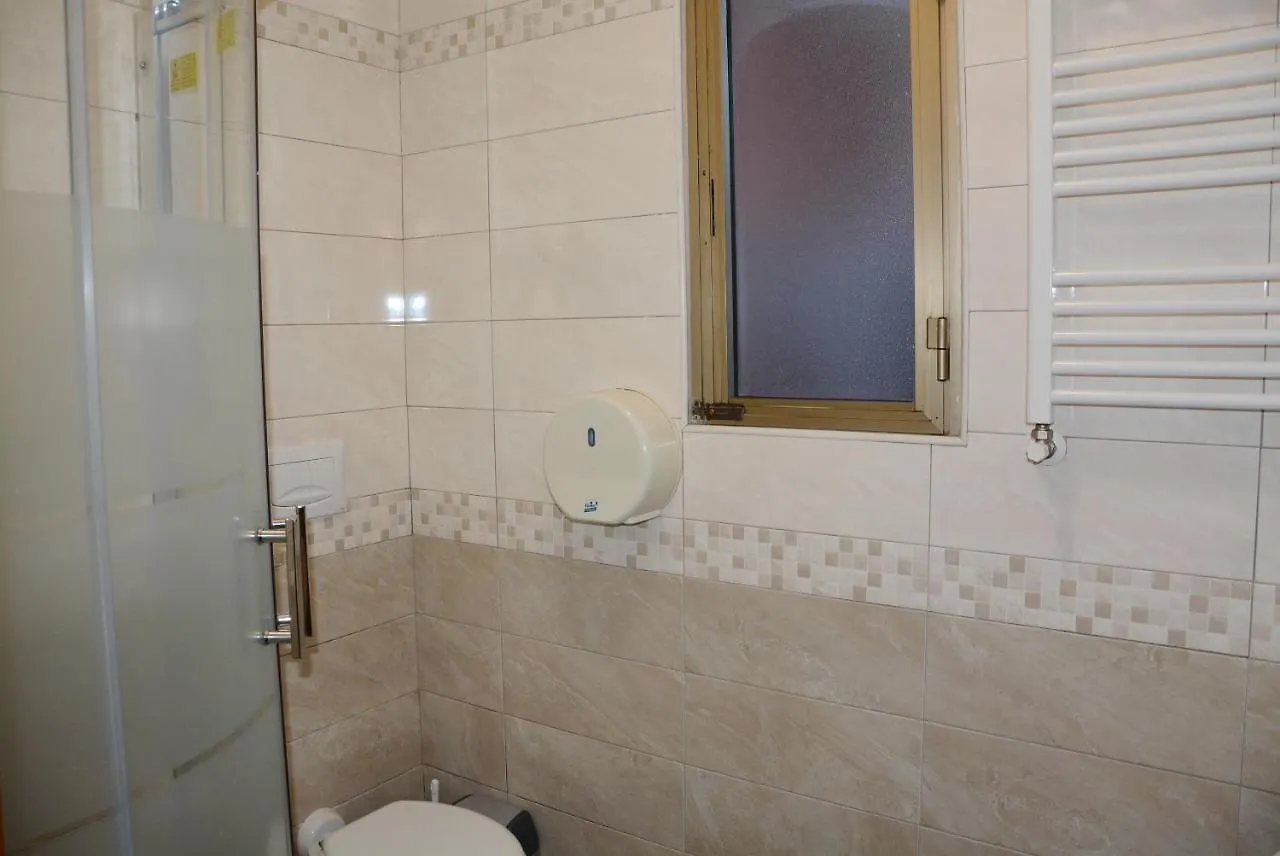 Roma Carina Hotel 0*, Rome